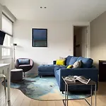 Mirabilis Apartments, Wells Court