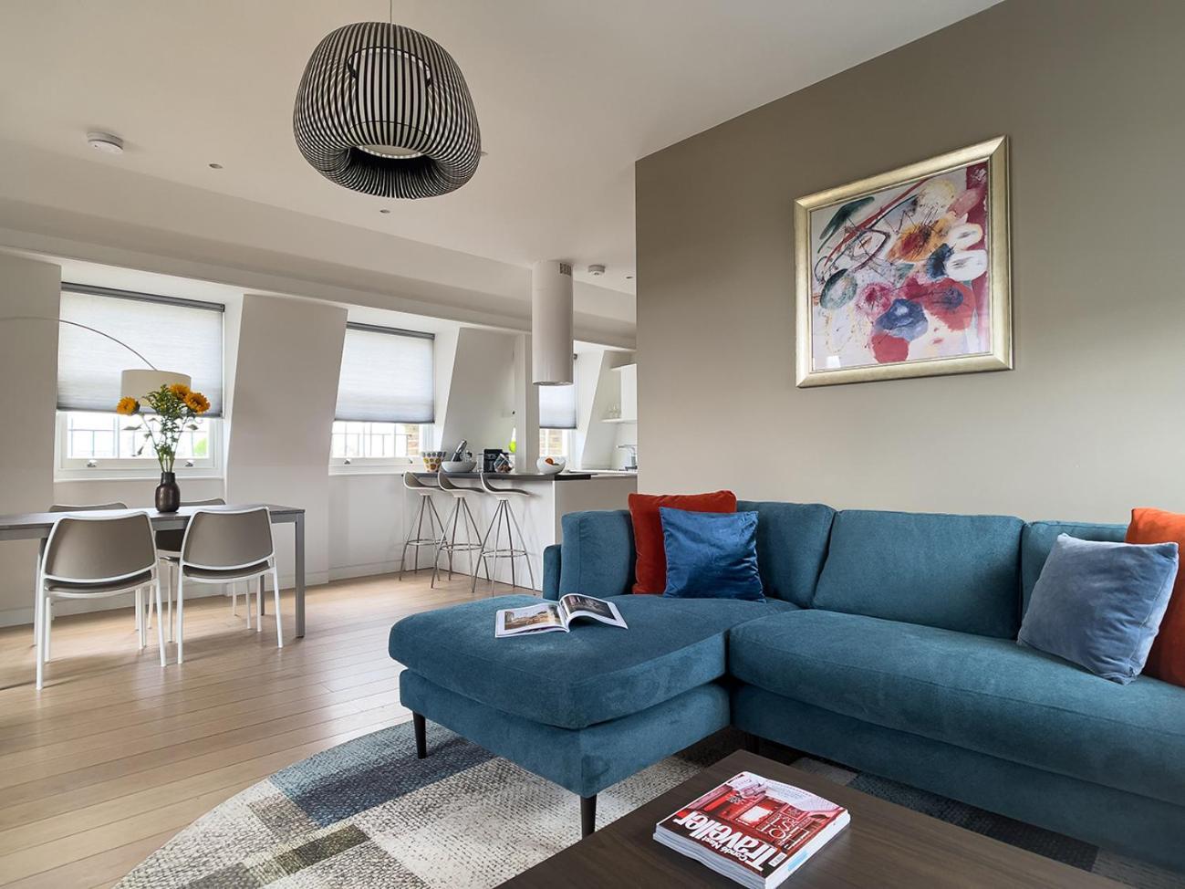 Mirabilis Apartments, Wells Court * Londra