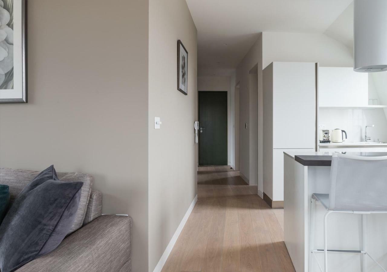 Mirabilis Apartments, Wells Court * Londra